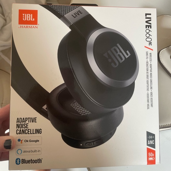 Jbl by Harmon live 660 nc headphones in box new
